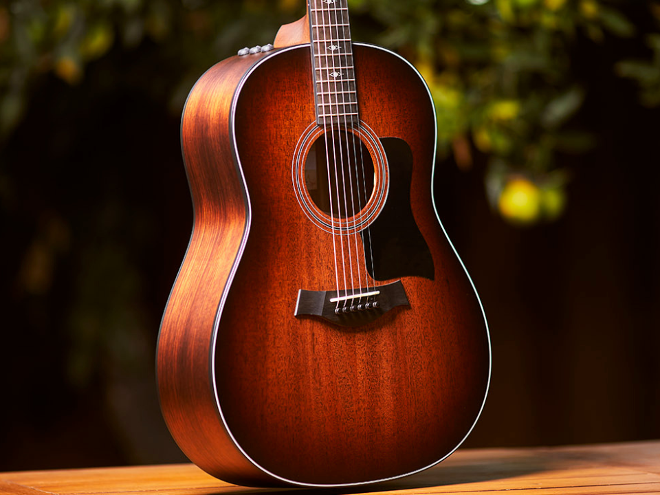 Đàn guitar Taylor 327E