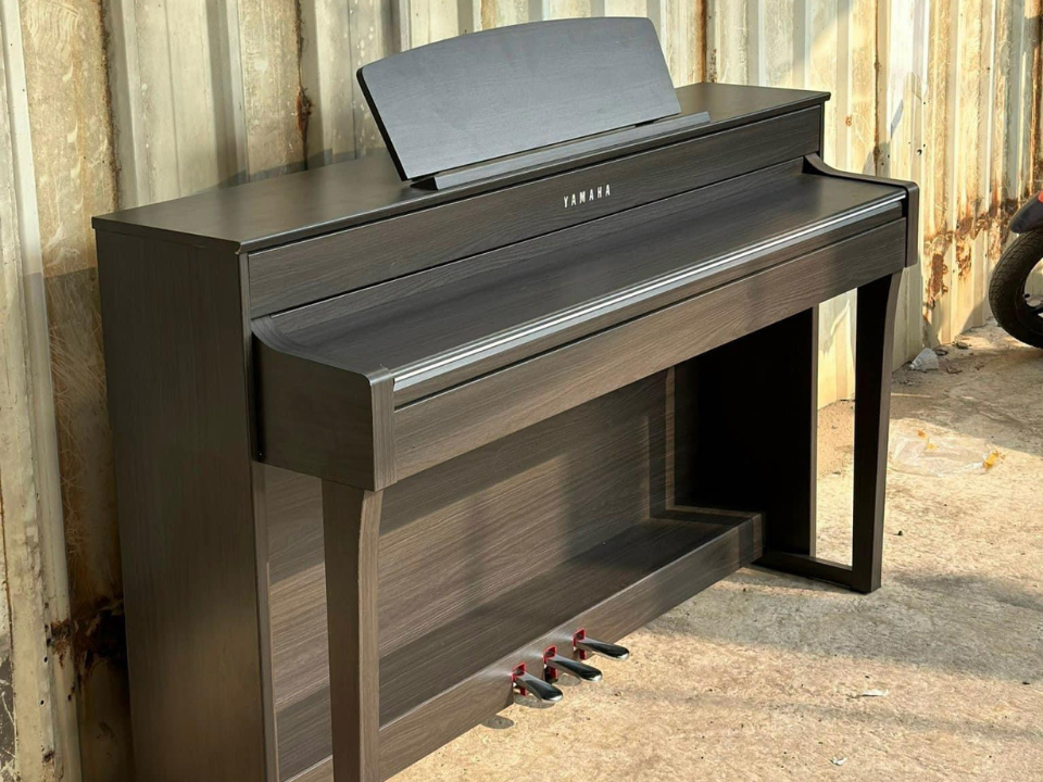 YAMAHA CLP-645 DW