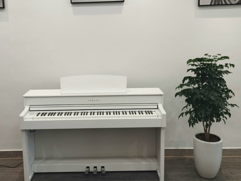 YAMAHA SCLP-6450 WH