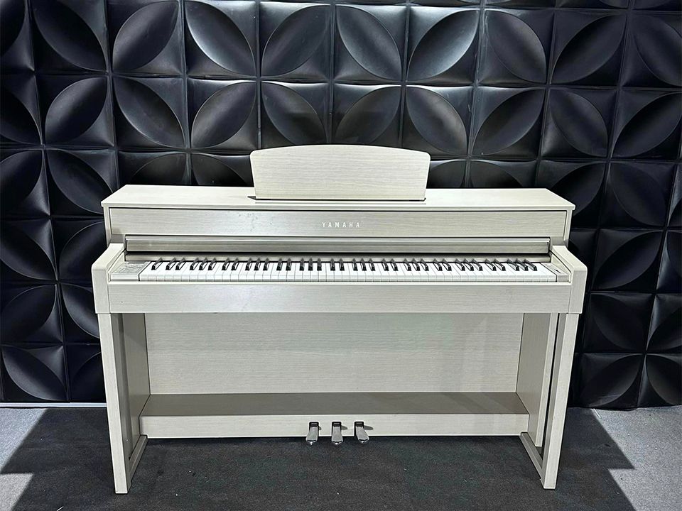 YAMAHA CLP-635 WA