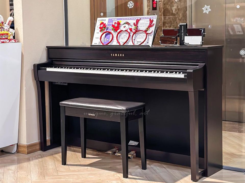 YAMAHA CLP-745 R