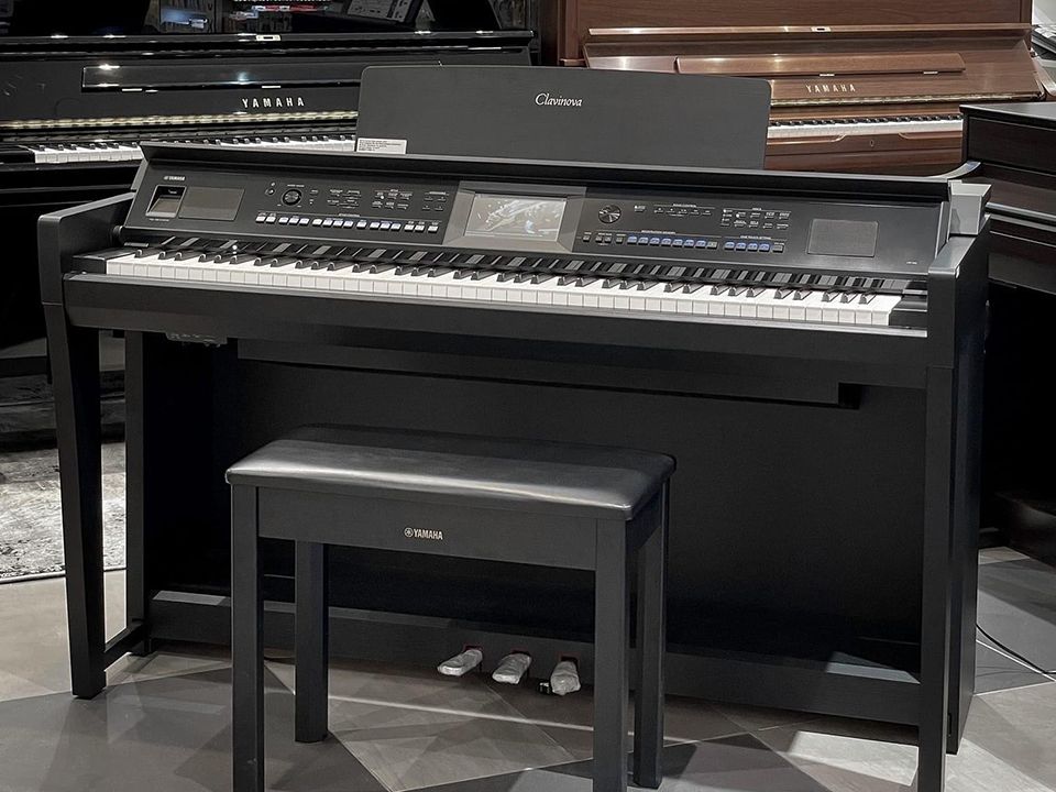 Yamaha CVP-905 B