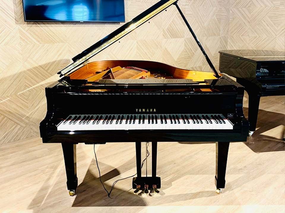 YAMAHA C3B