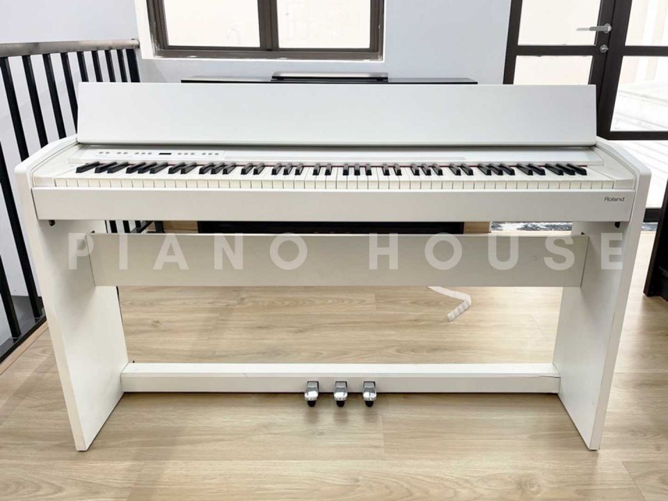 ROLAND F-130 WH