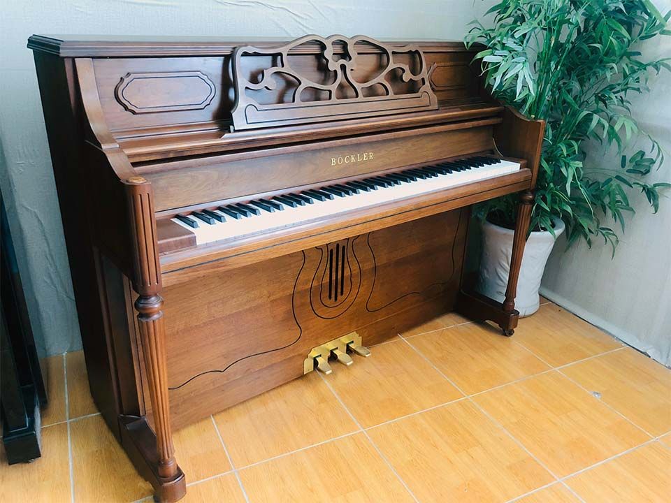 PIANO BOCKLER AH220