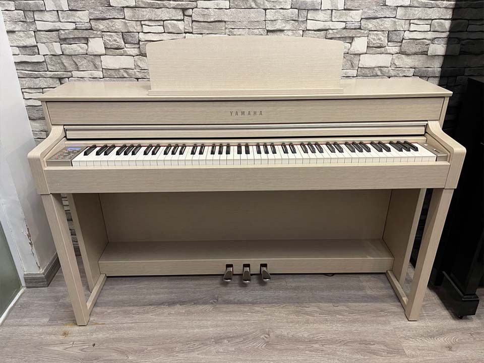 YAMAHA CLP-545 WA