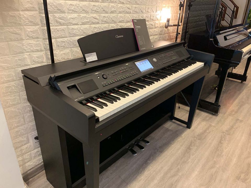 YAMAHA CVP-705 B