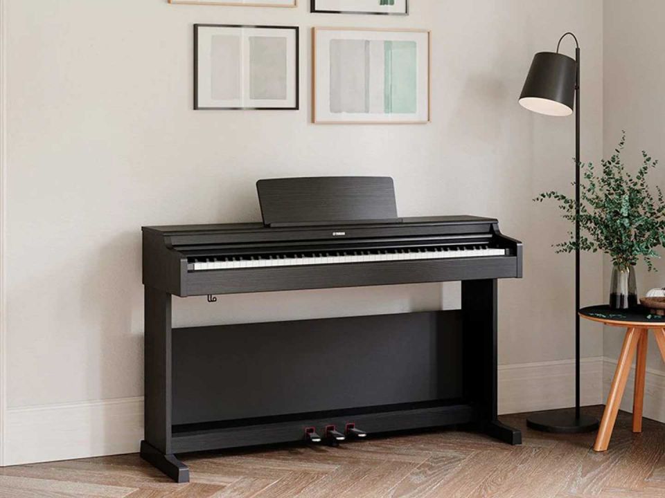 YAMAHA YDP-105 B