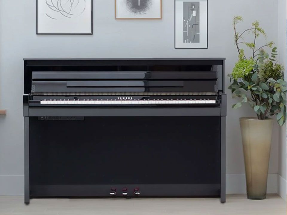 YAMAHA CLP-785 PE
