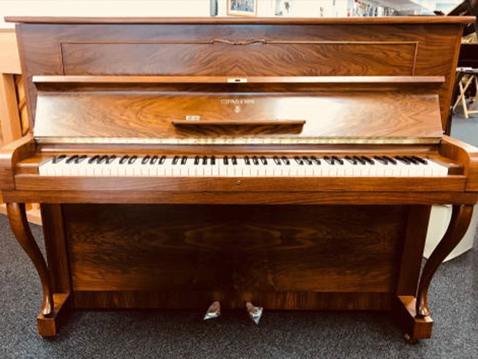 STEINWAY Z114 WN