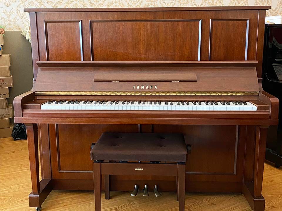 YAMAHA U30 WN