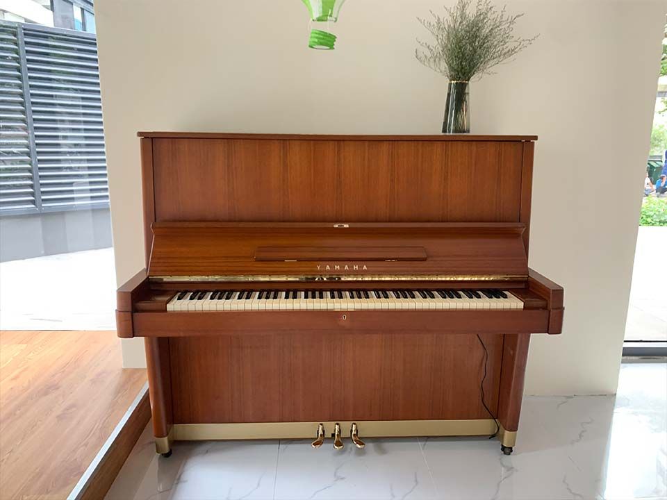 YAMAHA U7