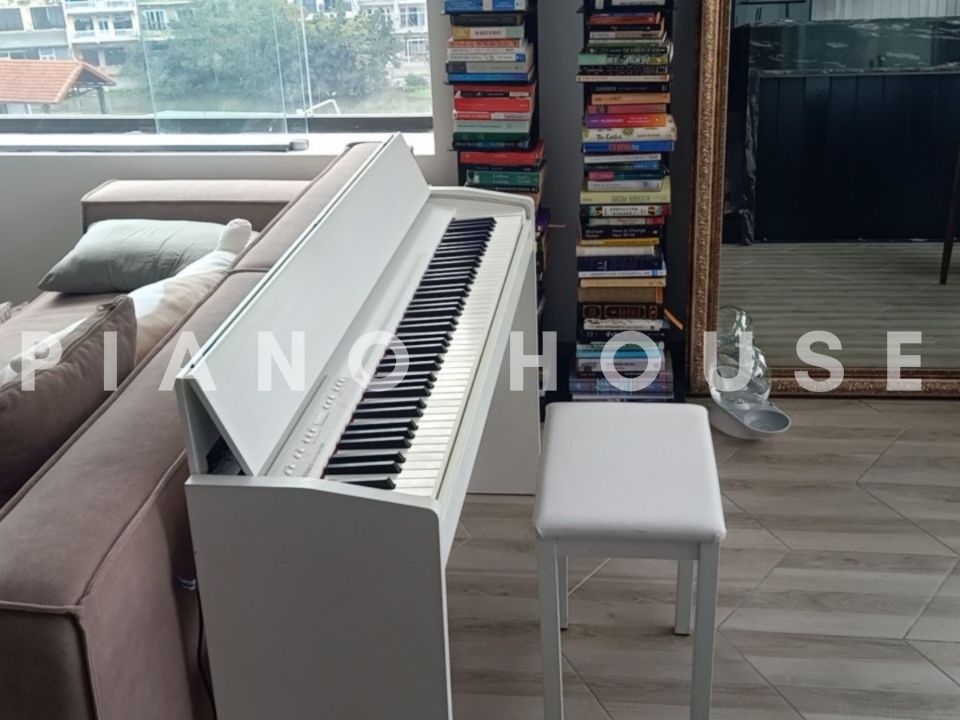 ROLAND F-140 WH (USED)