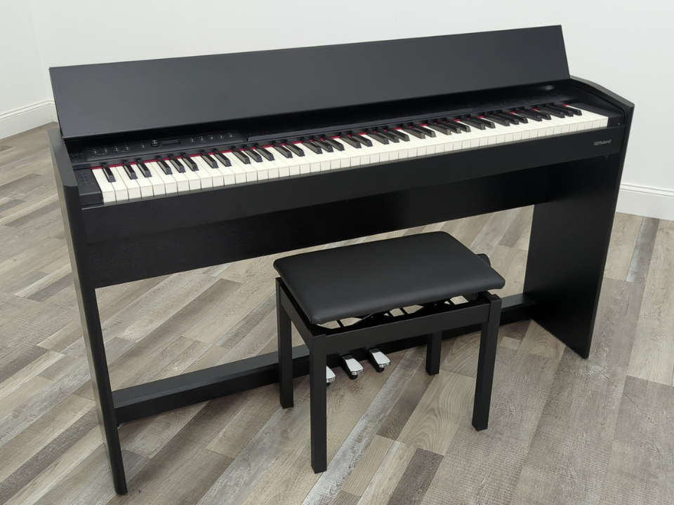 ROLAND F701 CB