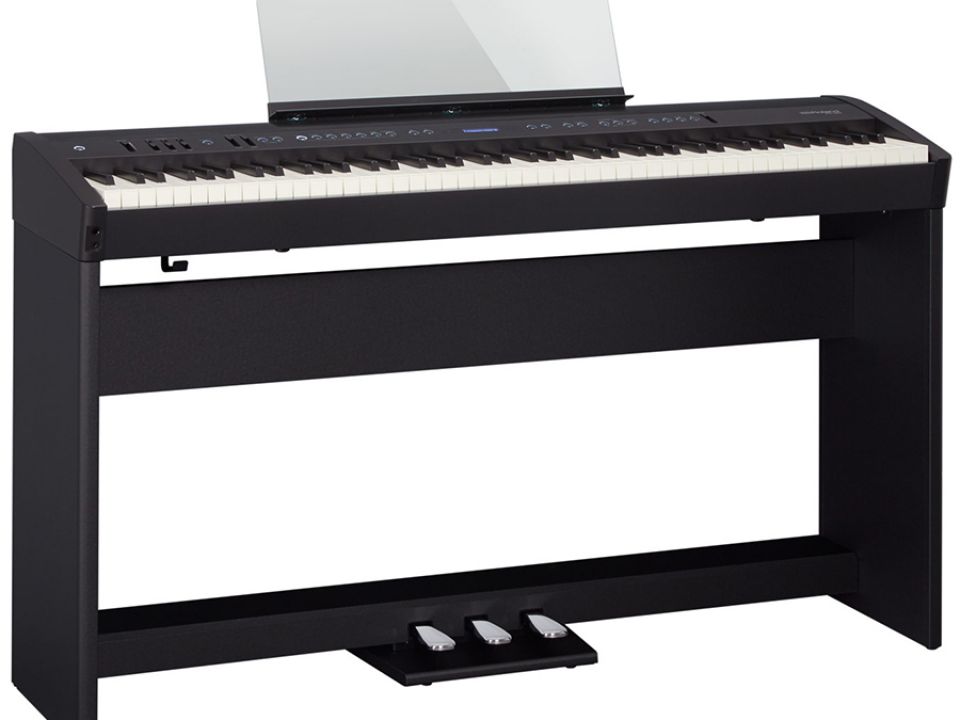 ROLAND FP-60 (Used)