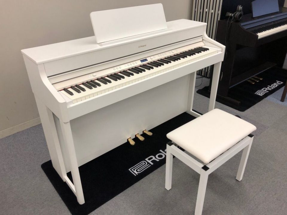 ROLAND HP-702 WH (USED)
