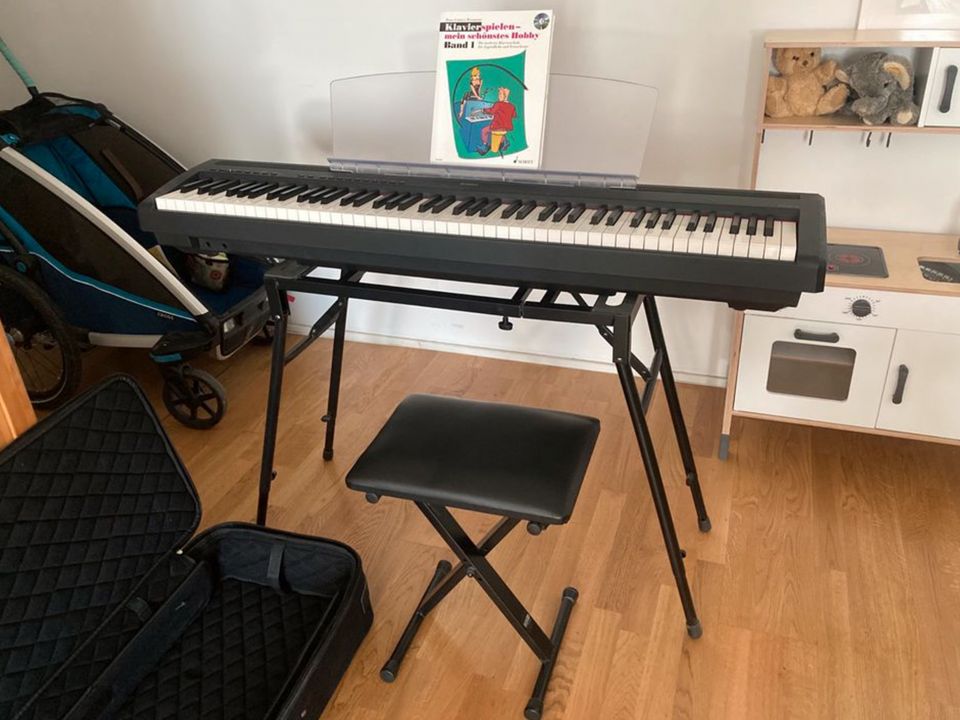 YAMAHA P-95