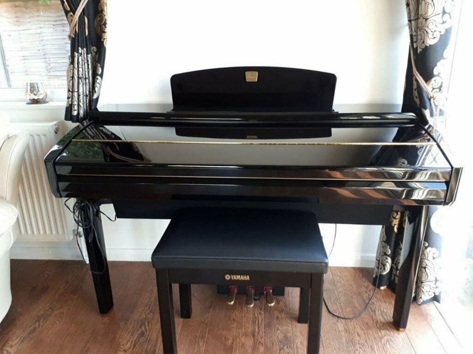 YAMAHA CVP-409 PE