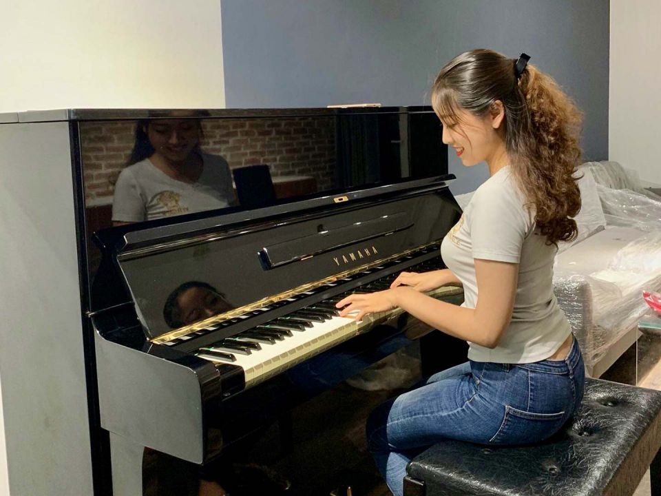 YAMAHA U1E