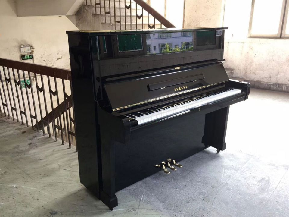 YAMAHA U2H