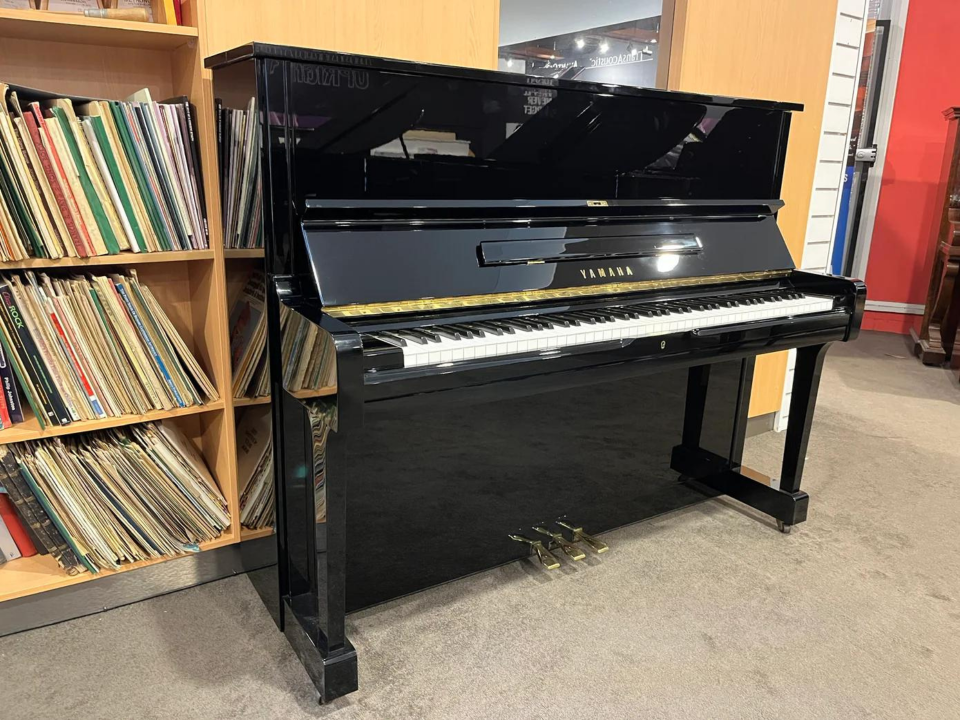 YAMAHA U1A