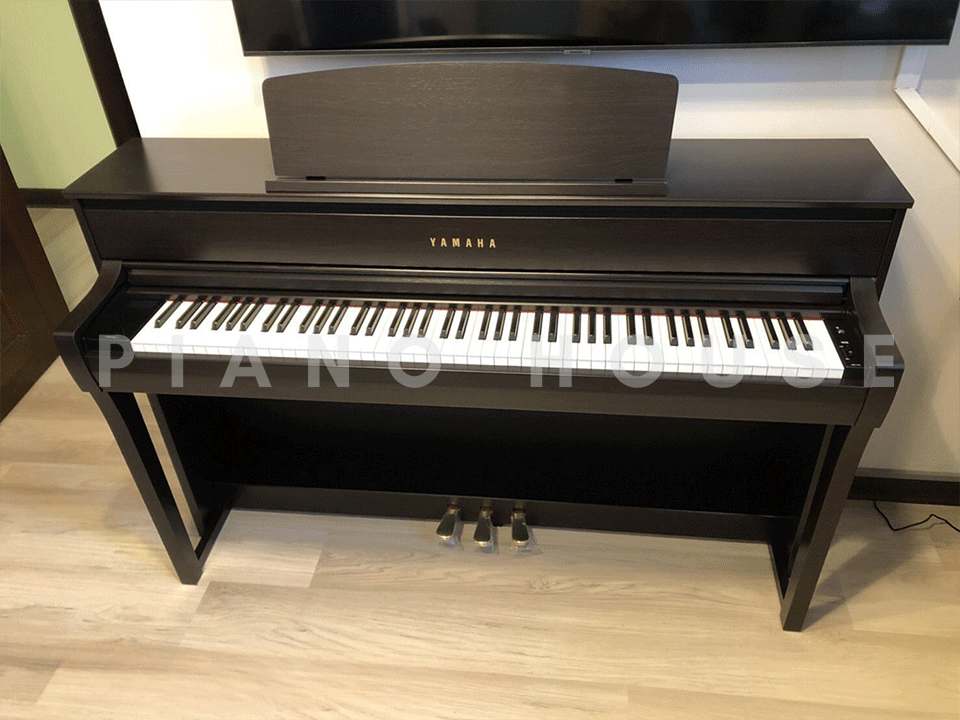YAMAHA CLP-775 R (USED)