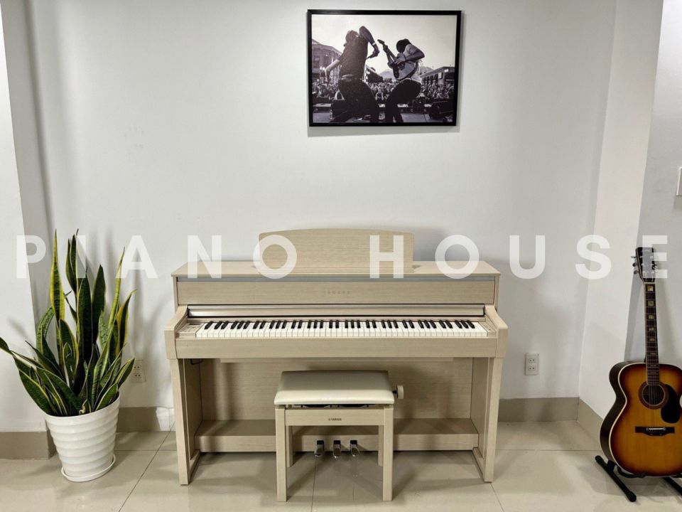 YAMAHA CLP-675 WA